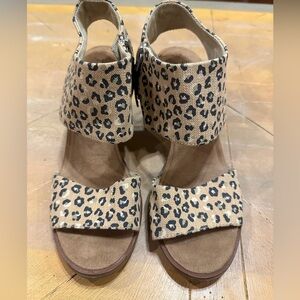 Toms Tan Leopard Print Sandals
